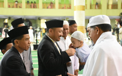 Bupati Kampar Sholat Idul Fitri di Masjid islamic Center