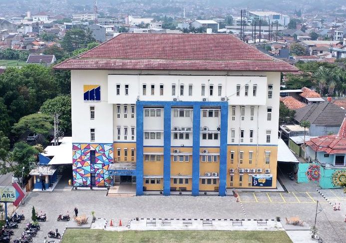 Kemendikbud Beri Penghargaan Kampus Merdeka Belajar Bandung