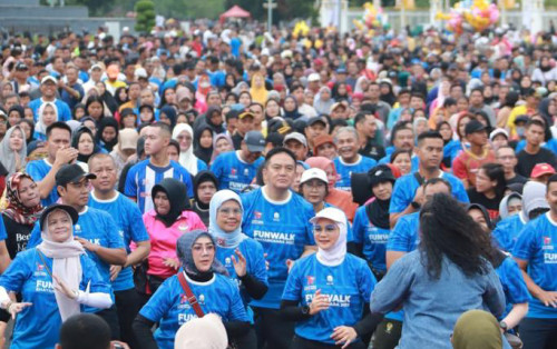 Ribuan Masyarakat Pekanbaru Hadiri Fun Walk Hari Bhayangkara