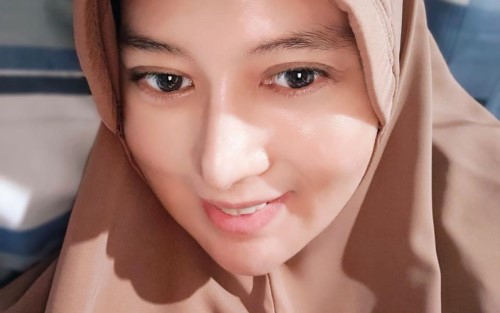 Mantan Bintang Panas Ini Hijrah Setelah Umrah