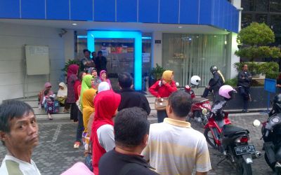 Masyarakat Kecewa, Penukaran Uang Pecahan Tidak Sesuai Jadwal