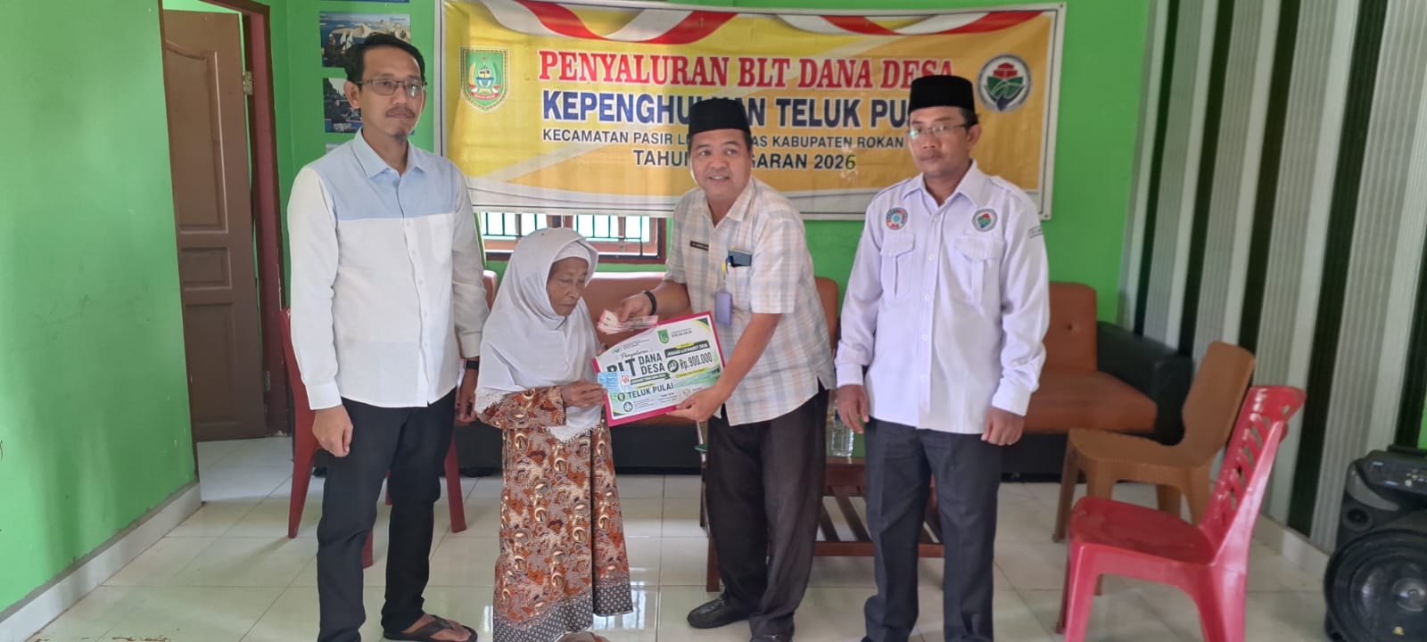 22 KPM DesaTeluk Pulai Terima BLT DD Priode Januari - Maret