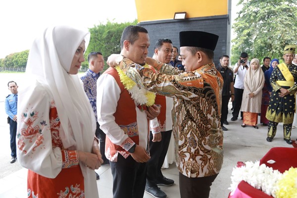 Ketua DPRD Pekanbaru Sambut Kedatangan Walikota dan Wakil Walikota Pekanbaru