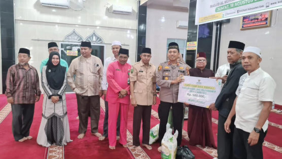 Kapolsek Tualang Kolaborasi dengan Amil  Zakat Konsumtif di Masjid Al-Mujahirin