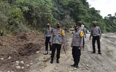 Kapolres Tapsel Himbau Hati-Hati Melintas di Batu Jomba