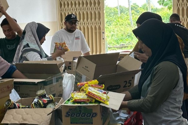 Wakil Ketua DPRD Pekanbaru Andry Saputra Salurkan 1.000 Paket Sembako