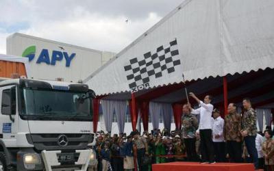 Jokowi Resmikan Pabrik Bahan Baku Tekstil di Riau