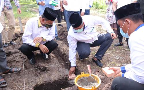 Alfedri Letakkan Batu Pertama Pembangunan RLH di Kandis