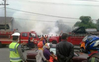 Tempat Urut dan Bangunan Kayu Ludes Terbakar