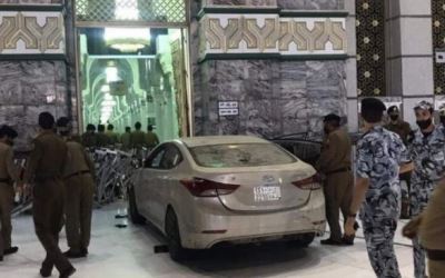 Gerbang Masjidil Haram Mekkah Ditabrak Pakai Mobil