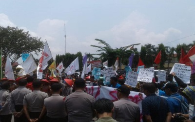 Demo di Riau Ricuh, 6 Polwan dan Mahasiswa Luka-luka