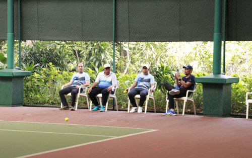 Bupati Siak dan Kepala SKK Migas Tanding Tenis Gathering