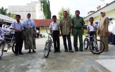 Siswa Kurang Mampu Terima Bantuan Sepeda