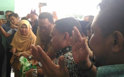 Azis Zainal Resmikan Media Center Porprov Riau IX  