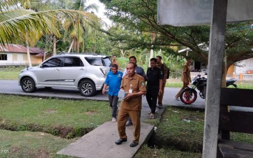 Layanan Kependudukan Bupati Kasmarni Jangkau Rumah Warga