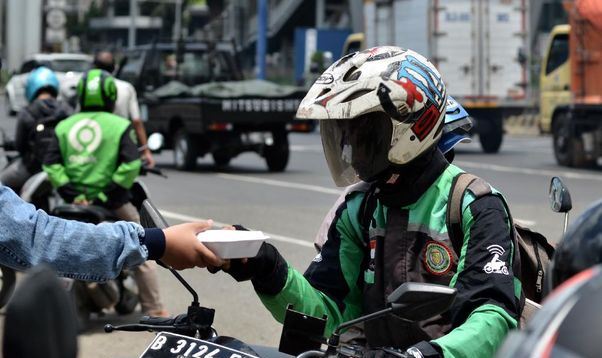 Rumah Pintar BSD Bagikan Seribu Nasi Kotak