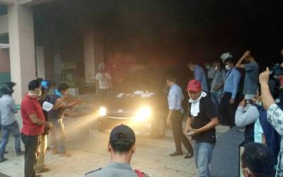 Plaza Sukaramai Pekanbaru Masih Berapi