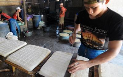 Perajin Tahu Tempe Cemas Akibat Harga Kedelai Naik