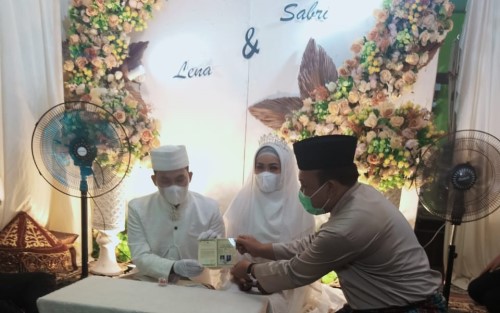 Wabup Siak jadi Saksi Pernikahan Ustaz Sabri dan Lena