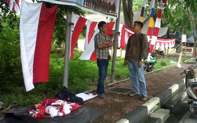 Pedagang Bendera Mulai Bermunculan di Kota Bengkalis