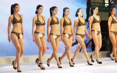 1.000 Wanita China Pakai Bikini Ikuti Audisi Pramugari