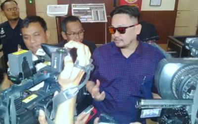 Farhat Abbas Digiring Polisi ke Kejaksaan, Ini Reaksinya!