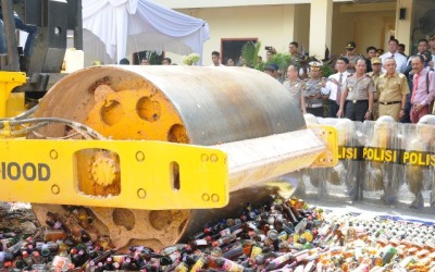 Gubri Bersama Kapolda Saksikan Pemusnahan Miras