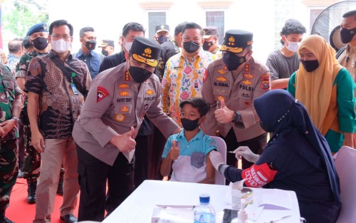 Wakapolri Beri Penghargaan Atas Pencapaian Vaksinasi di Riau