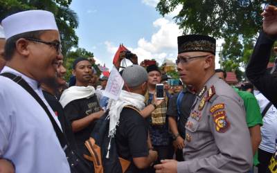 Kapolresta Pekanbaru Ajak Massa Aksi Sholat Ashar