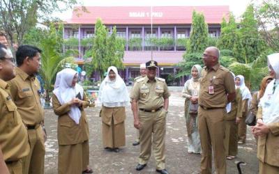 Wakil Gubernur Riau Doakan Peserta UNBK Lulus Semua