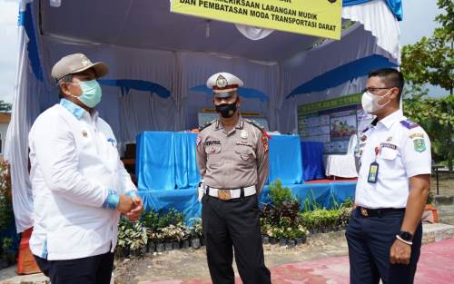 Bupati Alfedri Pantau Pos Penyekatan di Minas dan Kandis