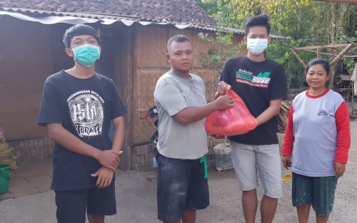 Dua Perguruan Silat Kompak Baksos Bagi Warga Terdampak Covid