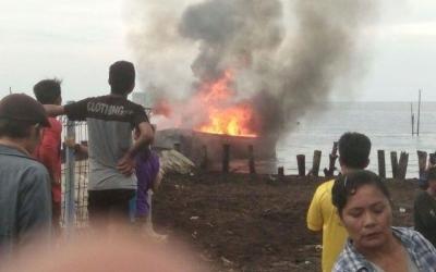 Nelayan Rawai Bakar Kapal Nelayan Jaring Batu