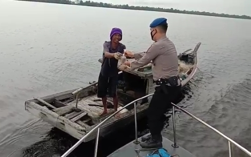 Satpolair Polres Siak Sampaikan Pesan Pemilu Damai di Perbatasan