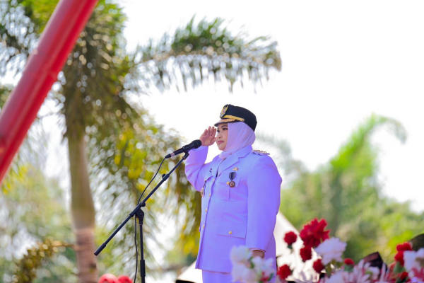 Bupati Kasmarni Pimpin Upacara Detik-Detik Proklamasi ke-80 Kemerdekaan RI