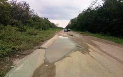 Jalan Lintas Provinsi Pakning-Dumai Rusak Berat