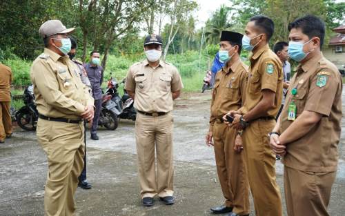 Camat Wahyudi Dampingi Bupati Siak Tinjau Vaksinasi Massal 