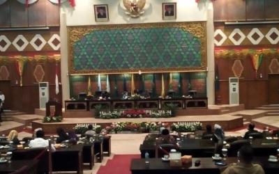 DPRD Riau Resmi Paripurnakan Rolling AKD 