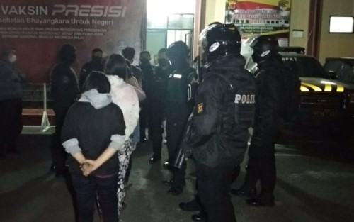 6 Siswi SMP Pesta Miras Bersama 2 Pria Dewasa