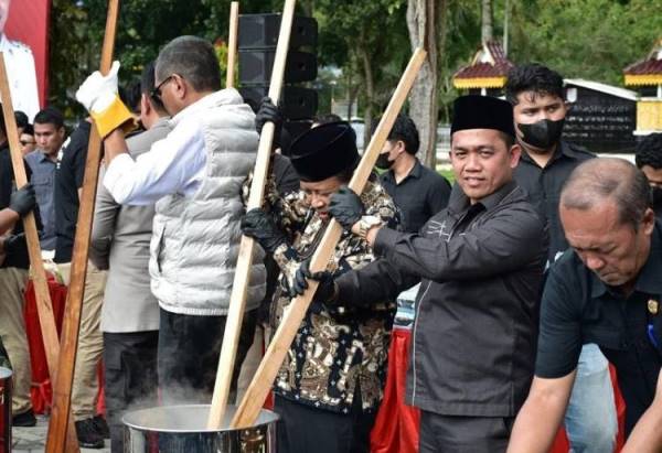 Ketua DPRD Pekanbaru Ikuti Pemusnahan Barang Bukti Bersama Polda Riau