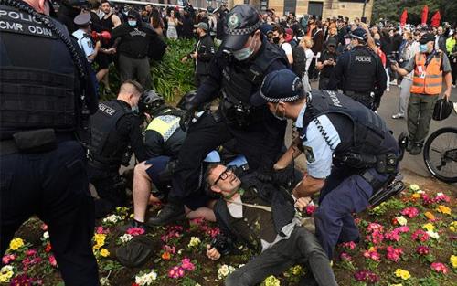 Polisi Australia Buru Ribuan Demonstran Anti-Lockdown