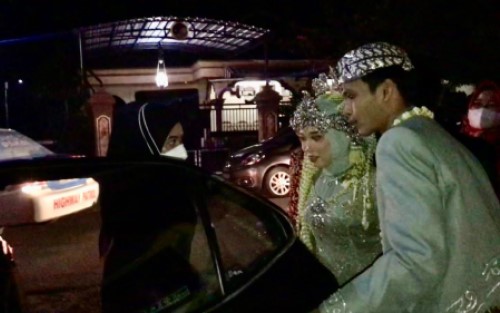 Pengantin Terharu Saat Wabup Pinjamkan Mobdinnya