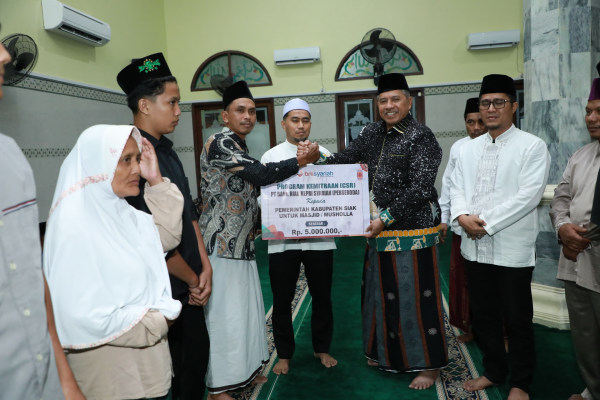 Safari Ramadan di Kampung Teluk Merbau, Bupati Alfedri Tekankan Pentingnya Zakat