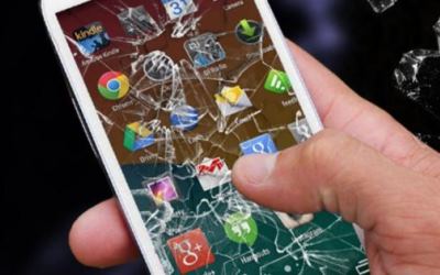 Ini Resiko Menggunakan Smartphone Layar Pecah