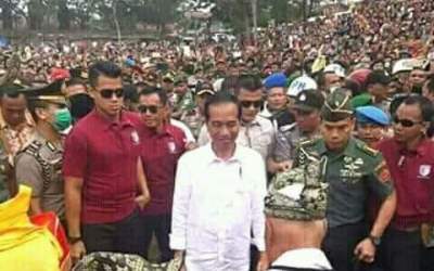 Warga Rohil Antusias Sambut Kedatangan Jokowi