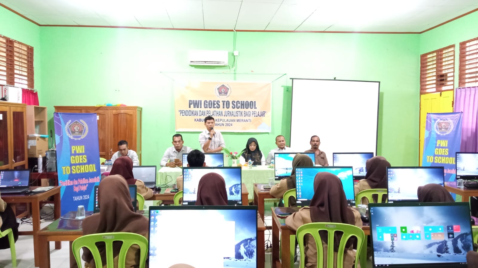 PWI Meranti Taja Kegiatan PWI Goes To School di SMAN 1 TTB