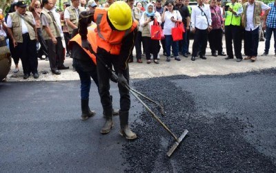 Pemerintah Lakukan Uji Coba Aspal dari Bahan Plastik 