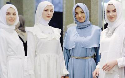Busana Muslim Nuansa Putih dan Pastel untuk Lebaran