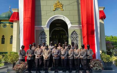 Hari Jadi Ke 72, Polwan Polres Siak Ziarah ke Makam Pahlawan