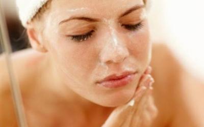 Pakai Scincare Harian Membuat Wajah Cerah Tanpa Jerawat